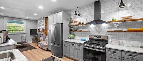 Refrigerador, microondas, horno, placa de cocina