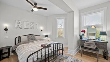 4 bedrooms, desk, iron/ironing board, travel crib