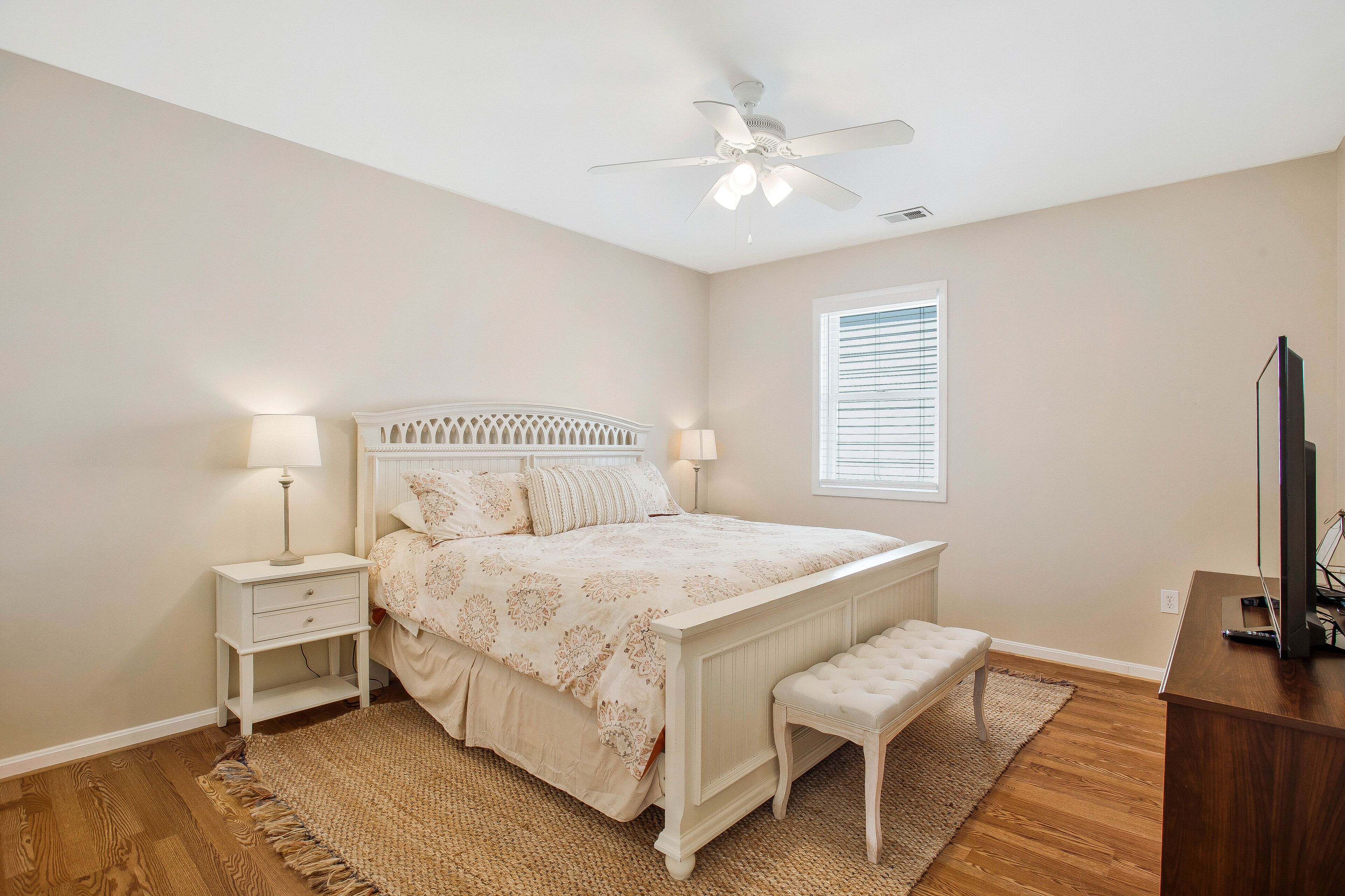 2 habitaciones, escritorio, tabla de planchar con plancha y wifi gratis 