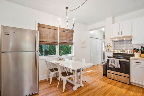 West Annapolis Hidden Gem <.75Mile To Navy Stadium <1Mile to Downtown Annapolis 