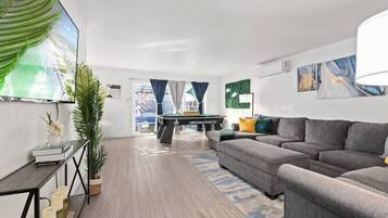 Smart-TV, fotballspill og bordtennis