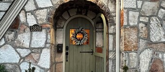 Twin River Stone Cottage - 7 BR/Sleeps 20