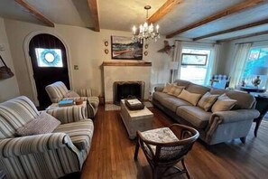 TV, ping pong, streaming services, stereo - Twin River Stone Cottage - 7 BR/Sleeps 20 (Norfork)