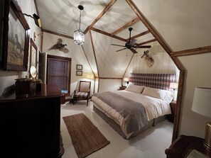 7 bedrooms, iron/ironing board, WiFi, bed sheets - Twin River Stone Cottage - 7 BR/Sleeps 20 (Norfork)