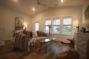 Smart TV - Beach house chic meets mid-century modern (Carolina Beach)