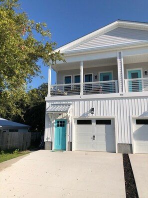 Exterior - Beach house chic meets mid-century modern (Carolina Beach)