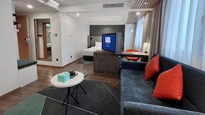 Standard Room, 1 King Bed with Sofa bed | Premium bedding, down comforters, pillowtop beds, in-room safe - Holiday Inn Express Qingdao City Center by IHG (Qingdao)