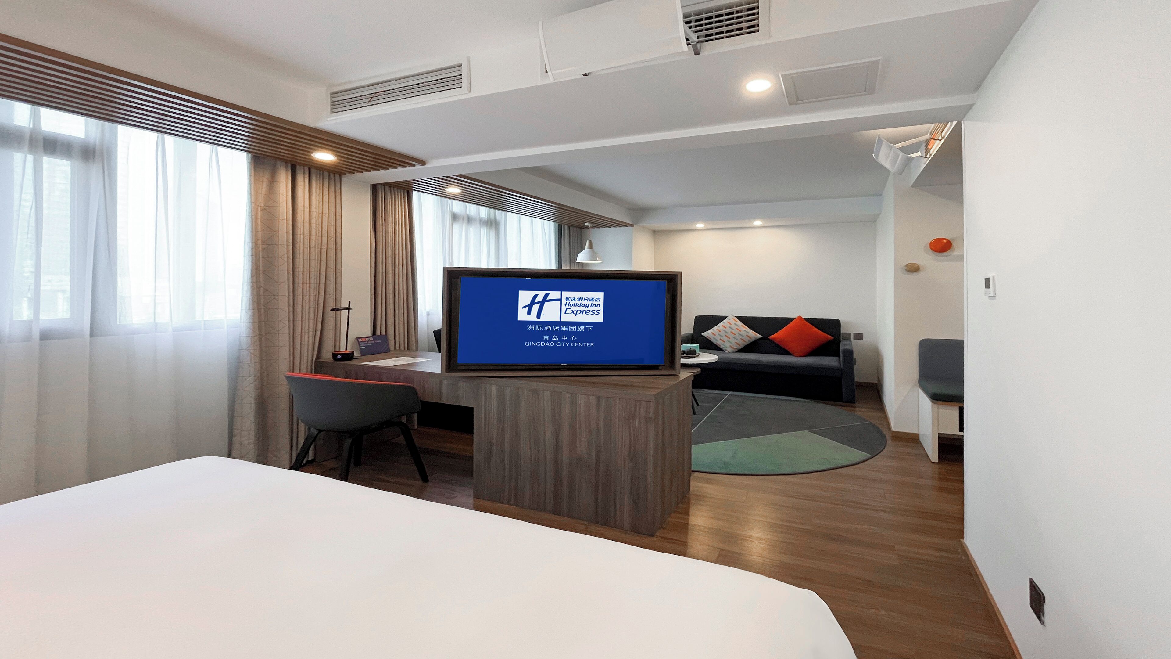 Standard Room, 1 King Bed with Sofa bed | Premium bedding, down duvets, pillow-top beds, in-room safe