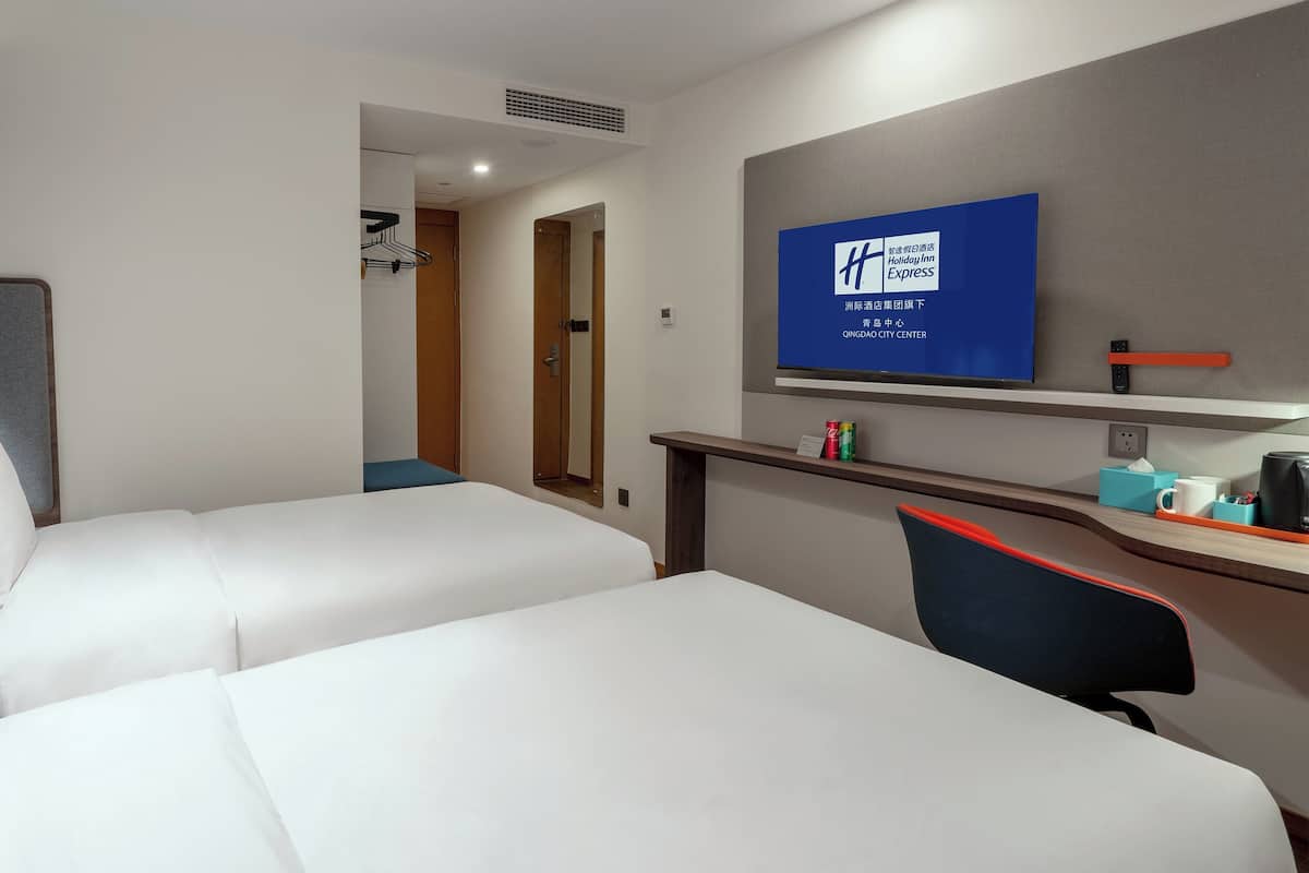 Standard Room, 2 Twin Beds | Premium bedding, down comforters, pillowtop beds, in-room safe