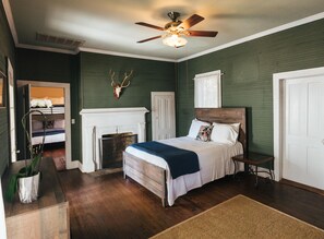 3 bedrooms, desk, free WiFi, bed sheets - Leaning Oaks Ranch - A Perfect Texas Hill County Ranch Getaway! (San Saba)