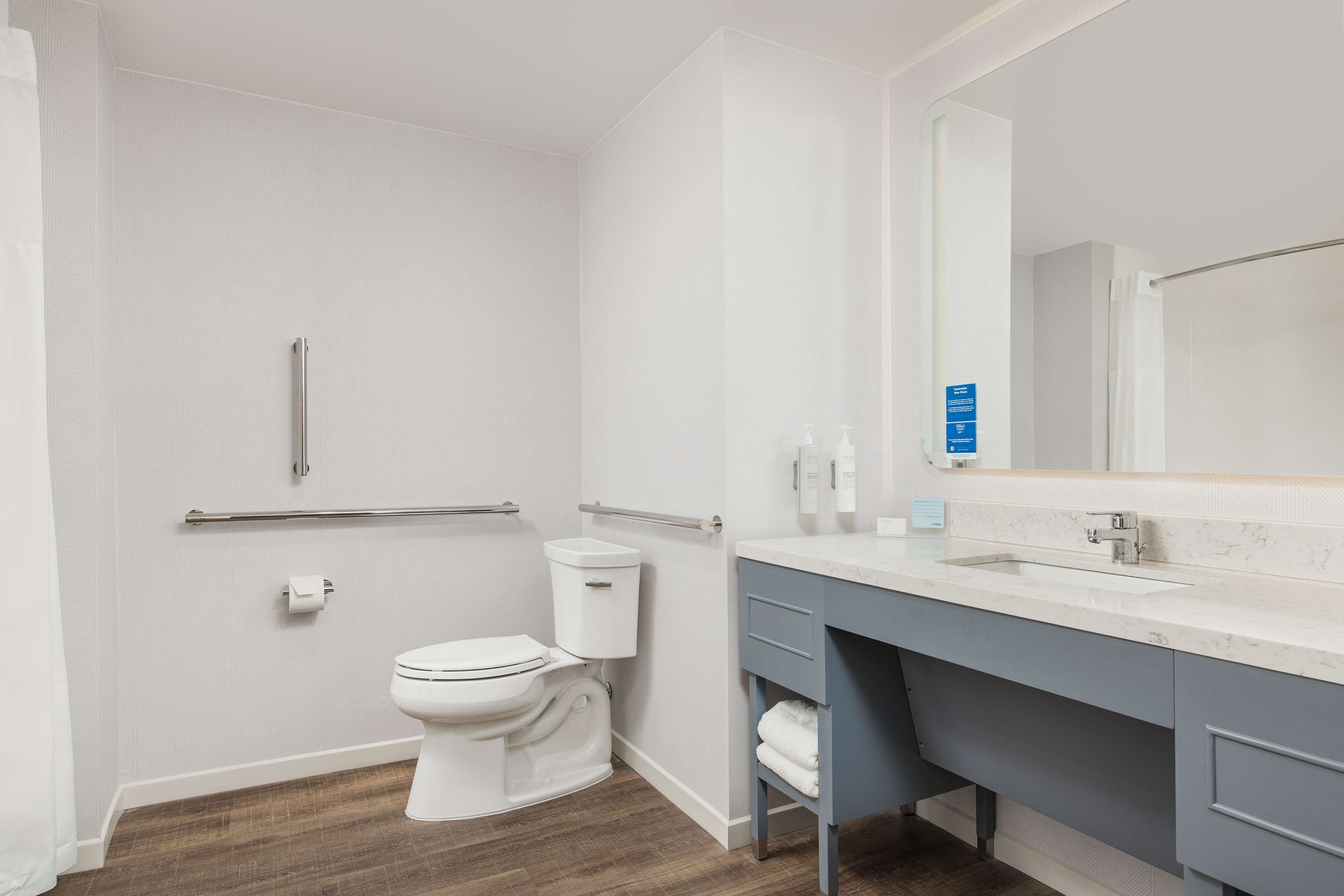 rainfall showerhead, free toiletries, hair dryer, towels