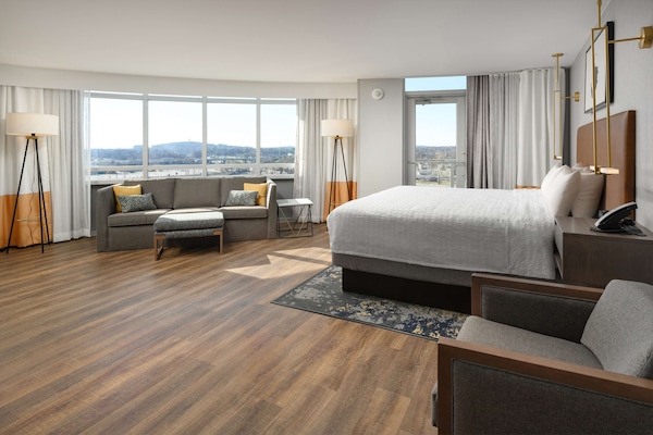 Bureau, espace de travail pour ordinateur portable, rideaux occultants