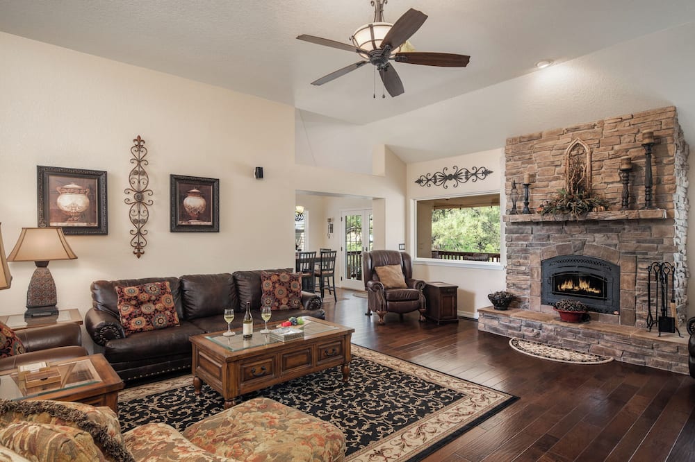Mountain Soiree by Ruidoso Vacation Rentals - Fort Stanton, NM