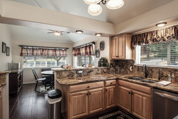 House (4 Bedrooms) | Property amenity