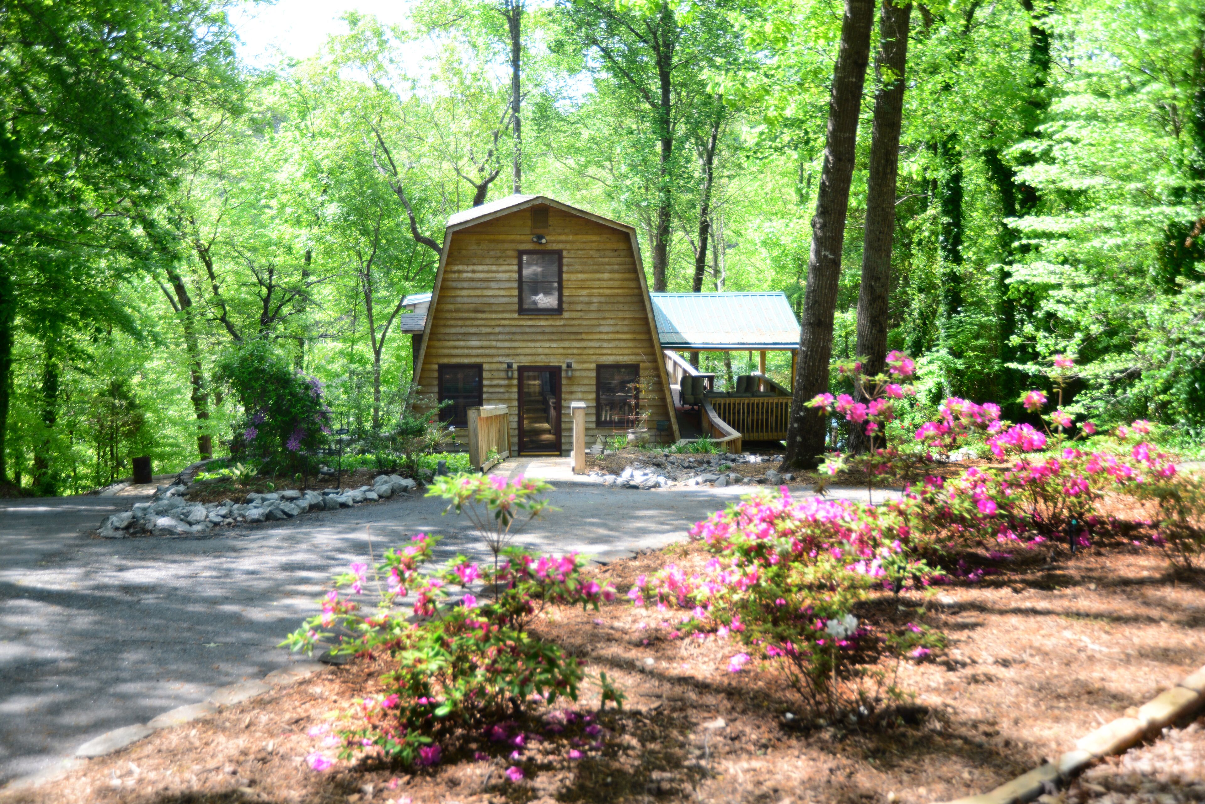 Cozy Remodeled Lake Hartwell Home in a quiet cove.
