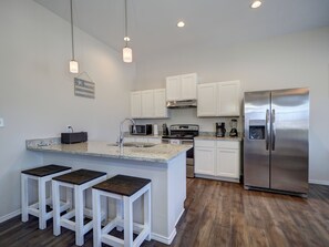 Fridge, microwave, oven, stovetop - Cozy Vacation Home- New Ocean Reef Home with Bay View, Close to Beach & Town. (Rockport)