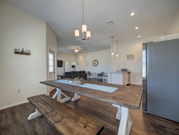 Interior - Cozy Vacation Home- New Ocean Reef Home with Bay View, Close to Beach & Town. (Rockport)