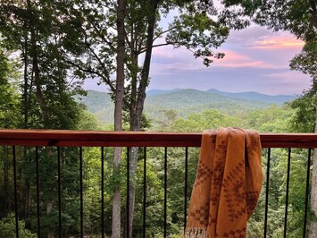 Welcome to Misty Ridge Retreat! Upscale & comfortable; you will love it here!