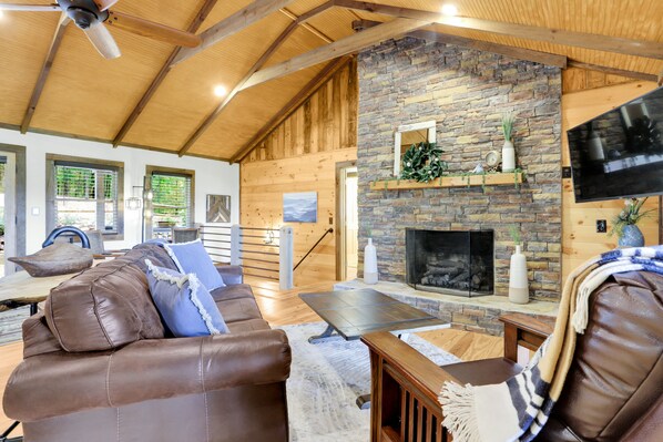 Téléviseur connecté, foyer, jeux vidéo, livres