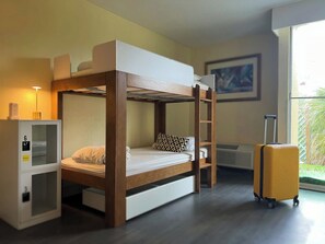 Soundproofing, free WiFi, bed sheets