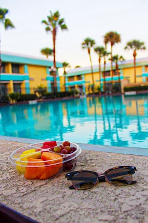 Alberca al aire libre . Bposhtels Orlando Florida Mall