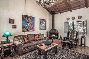 Studio (2 Bedrooms) | Front of property