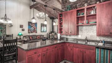 Studio (2 Bedrooms) | Property amenity