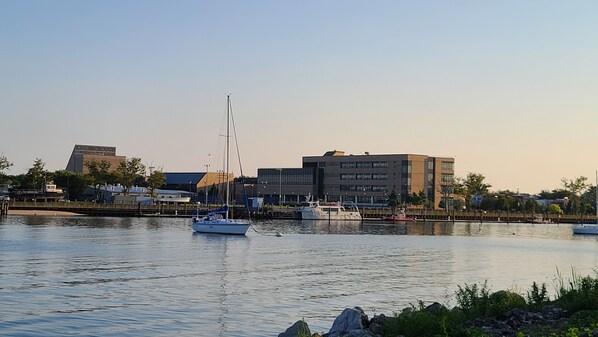 Exterior - Bayview Inn Motel - Adults Only (Brooklyn)