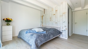 2 bedrooms, travel cot, free WiFi