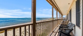 Luxurious Beachfront 2 bedroom condo