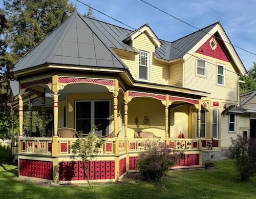 Historic Victorian Estate 4 Bed 2 Bath Fast Wifi