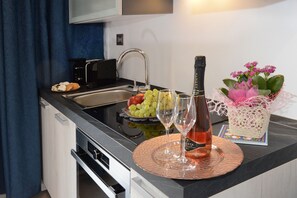 Kühlschrank, Ofen, Herdplatte, Geschirrspüler