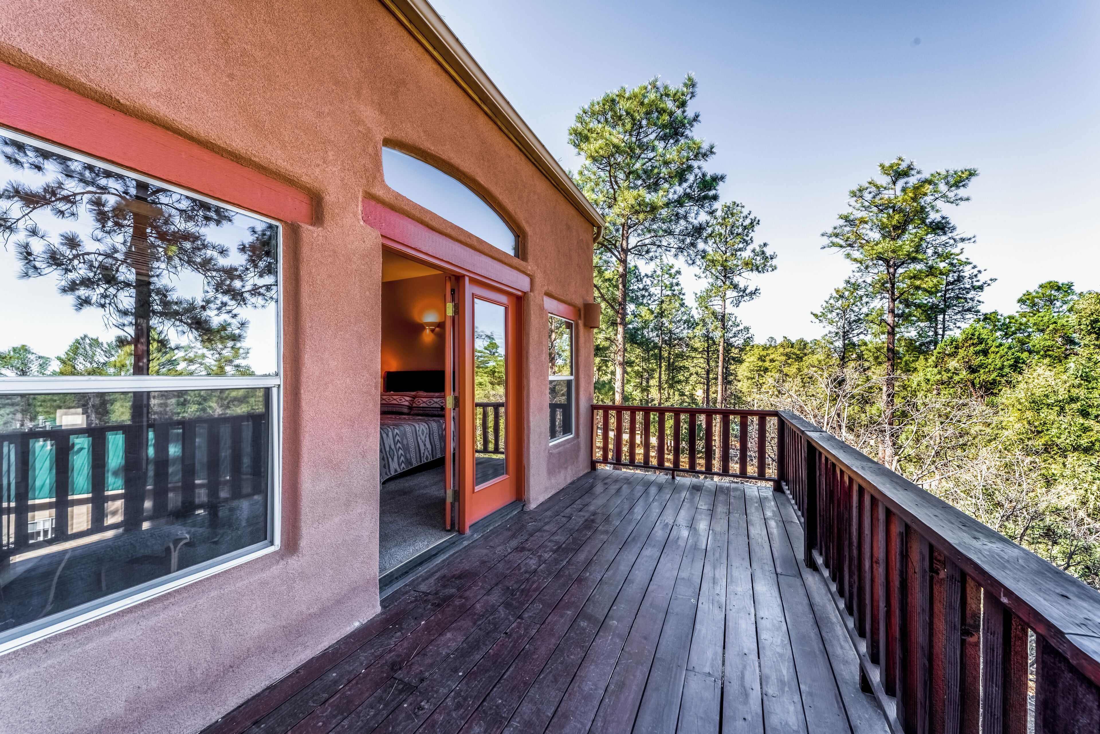 開放式客房 (Multiple Bedrooms) | 住宿設施服務