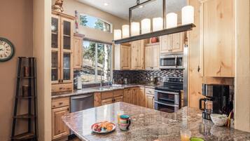 Estudio (Multiple Bedrooms) | Servicio de la propiedad