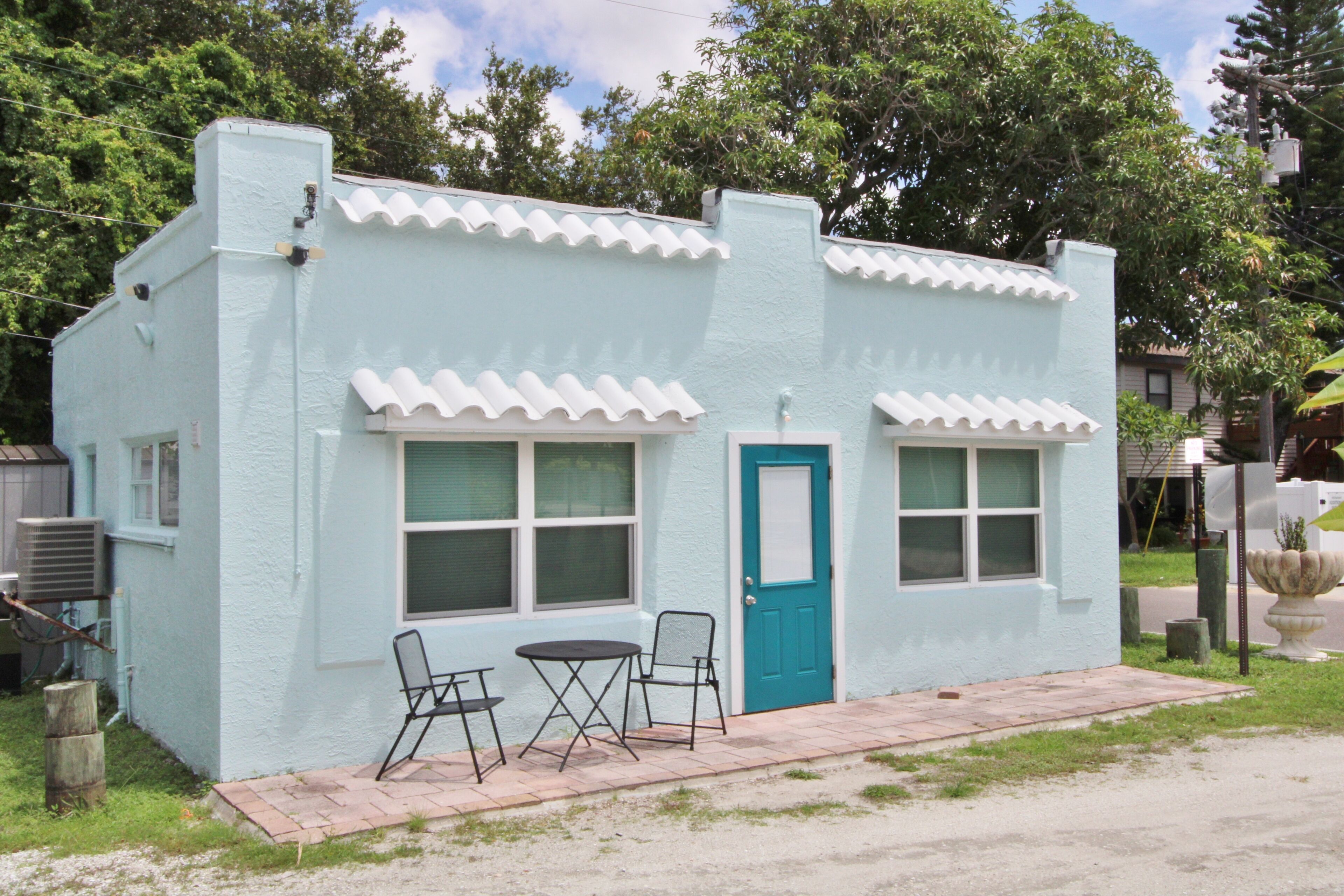 Turquoise Shores Cozy Cottage Near the Beach!