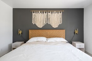 3 bedrooms, desk, free WiFi, bed sheets