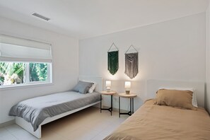 3 bedrooms, desk, free WiFi, bed sheets