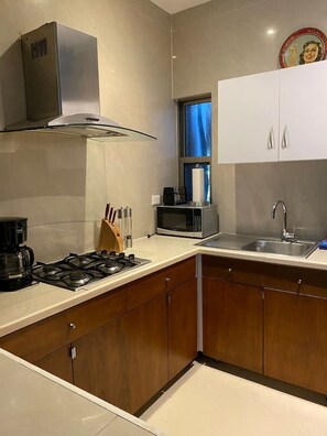 Fridge, microwave, oven, stovetop