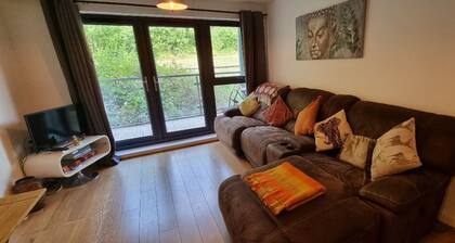 360 Serviced Accommodations - Brentwood 2 Bedroom Executive Apartment With Secure Parking