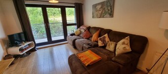 360 Serviced Accommodations - Brentwood 2 Bedroom Executive Apartment With Secure Parking