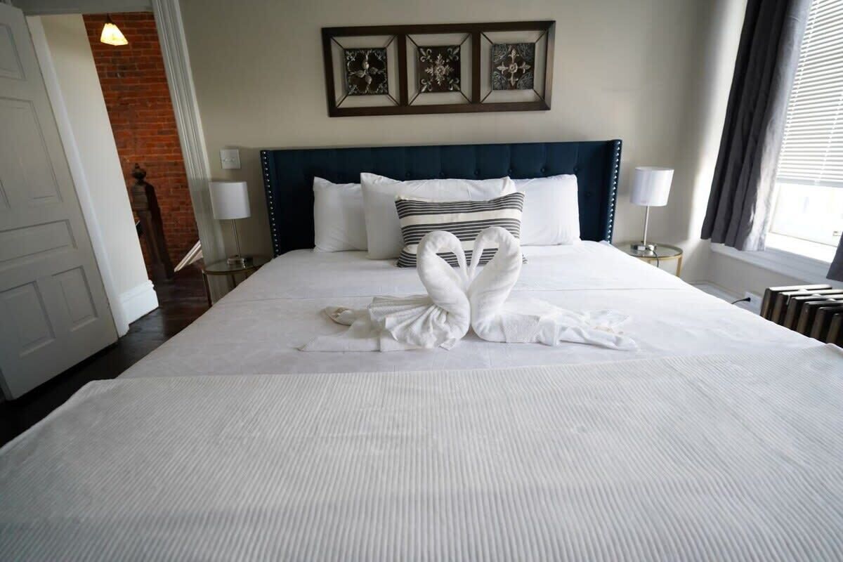 3 bedrooms, iron/ironing board, WiFi, bed sheets