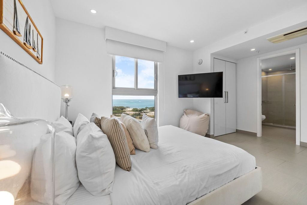 3 dormitorios, tabla de planchar con plancha, cuna de viaje