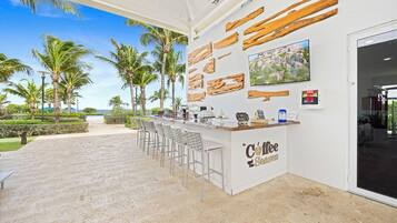 Bar (en la propiedad)