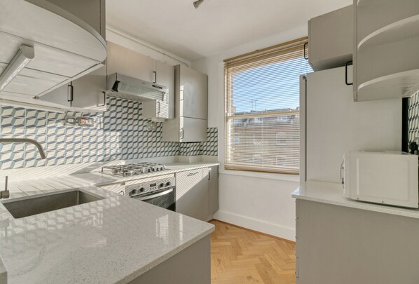 Fridge, microwave, oven, stovetop