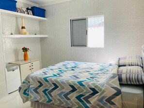 3 bedrooms, desk, iron/ironing board, free WiFi
