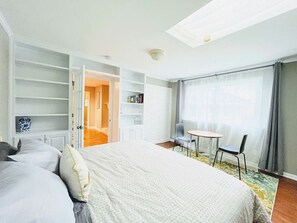 5 bedrooms, hypo-allergenic bedding, desk, iron/ironing board