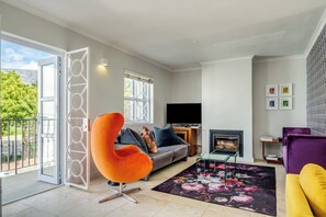 TV, fireplace, offices