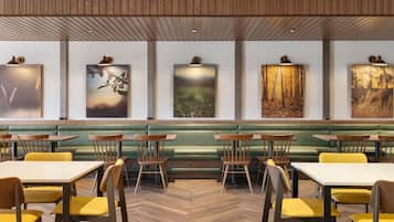 Buffet déjeuner gratuit tous les jours