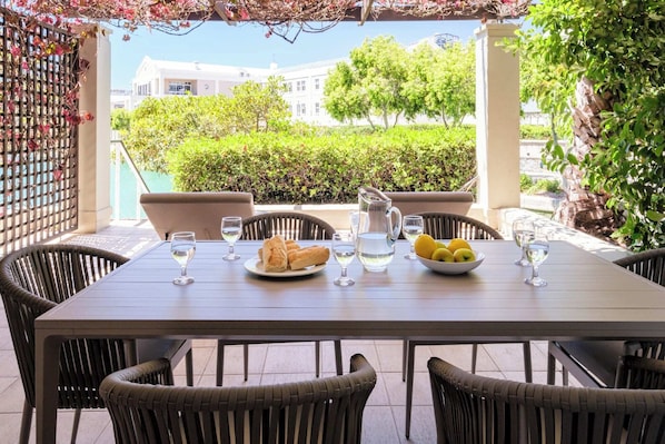 Outdoor dining