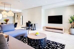 TV, offices - Beautiful Apartment at the Waterfront Marina Altmore 001 (Cape Town)